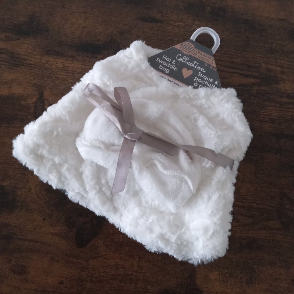 5/$25✨😍HOST PICK😍Baby Hat and Swaddle Bag
